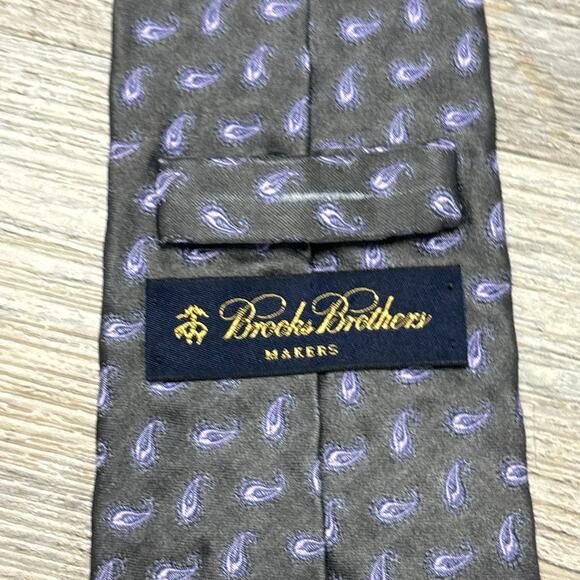 Brooks Brothers Neck Tie Makers Gray Purple Mens Paisley Italian Silk USA Made - Picture 5 of 8